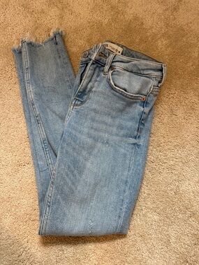 Zara Light Blue Cropped Skinny Jeans with Raw Hem